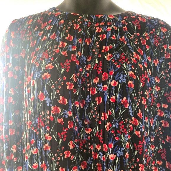 Pretty Pleated Floral Shift Dress EUC ❤️ - Picture 3 of 7